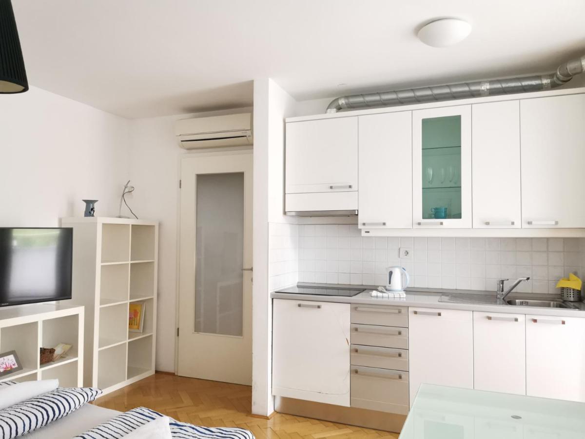Centre With A Balcony And Free Parking Apartment Ljubljana