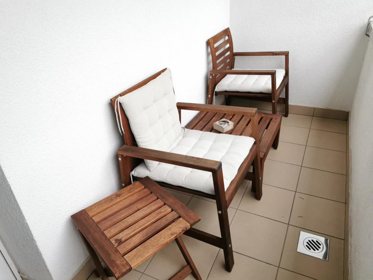 Apartment Centre With A Balcony And Free Parking
